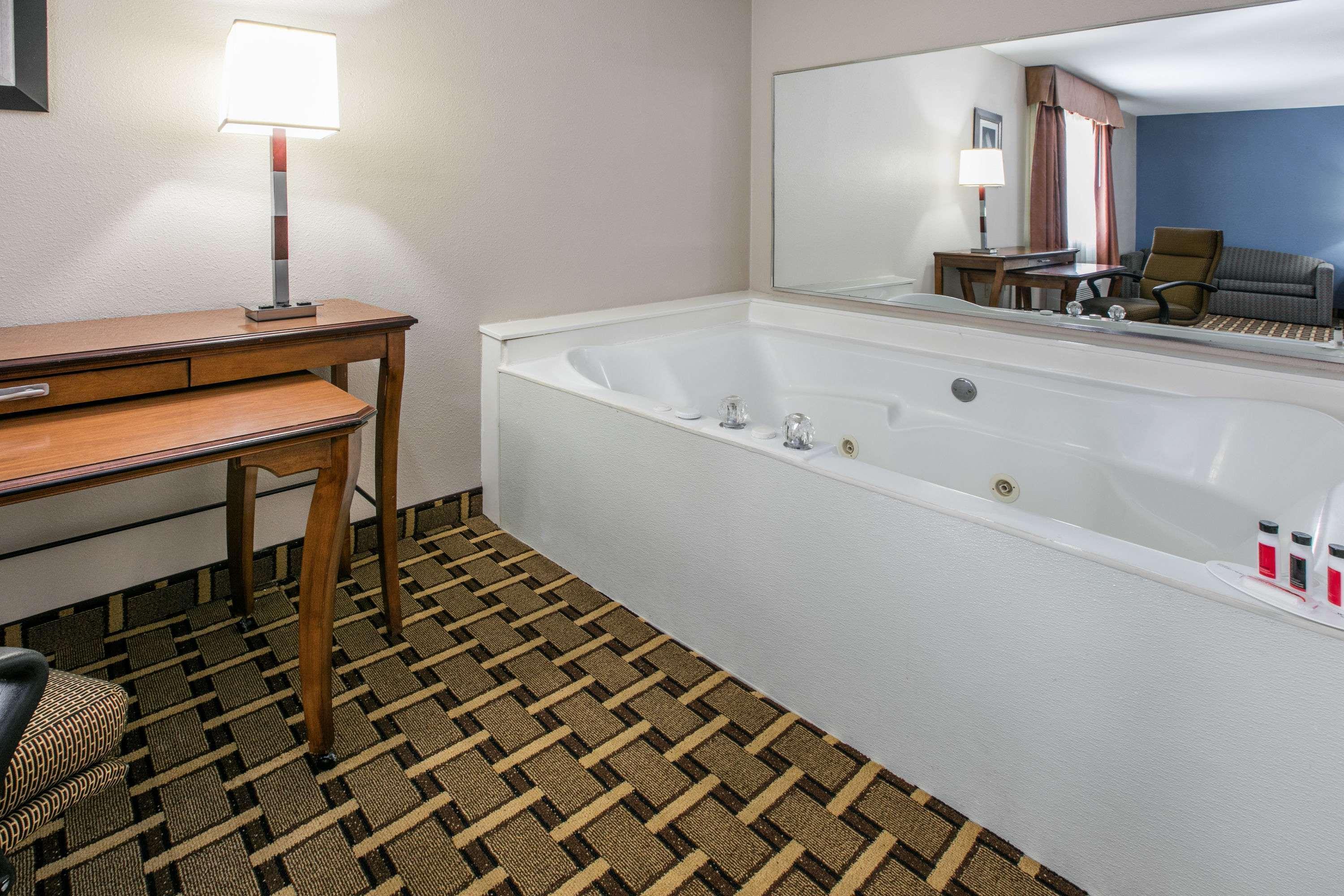 Baymont By Wyndham Lawton Hotell Eksteriør bilde